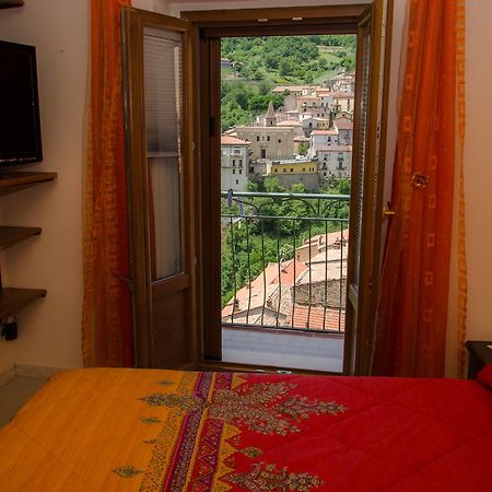 B&B La Perla Nelle Dolomiti Castelmezzano Szoba fotó